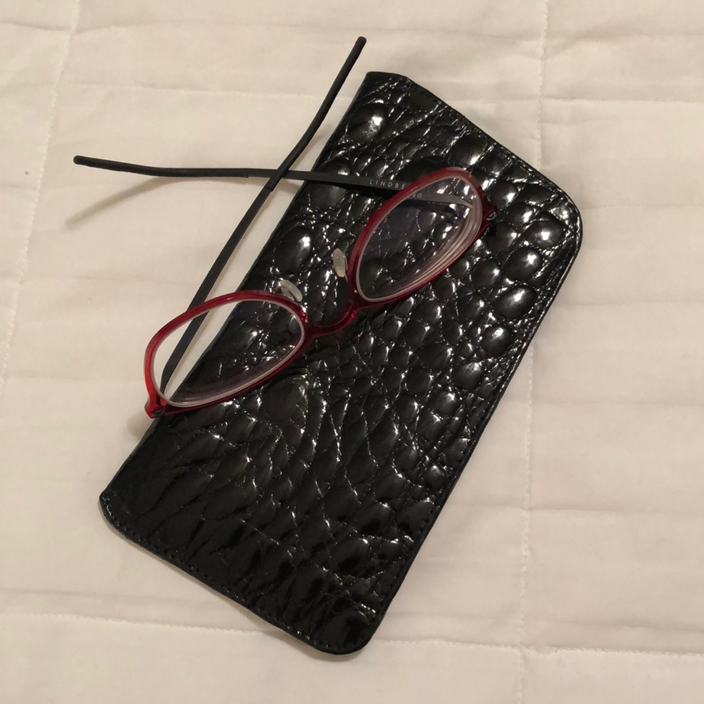 Crocodile Glasses Case - Picture 2 of 5